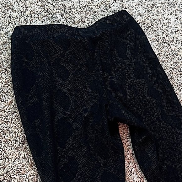 I.N.C. International Concepts Snake Print Pull On Black Skinny Pants Stretchy 6 - Picture 9 of 9